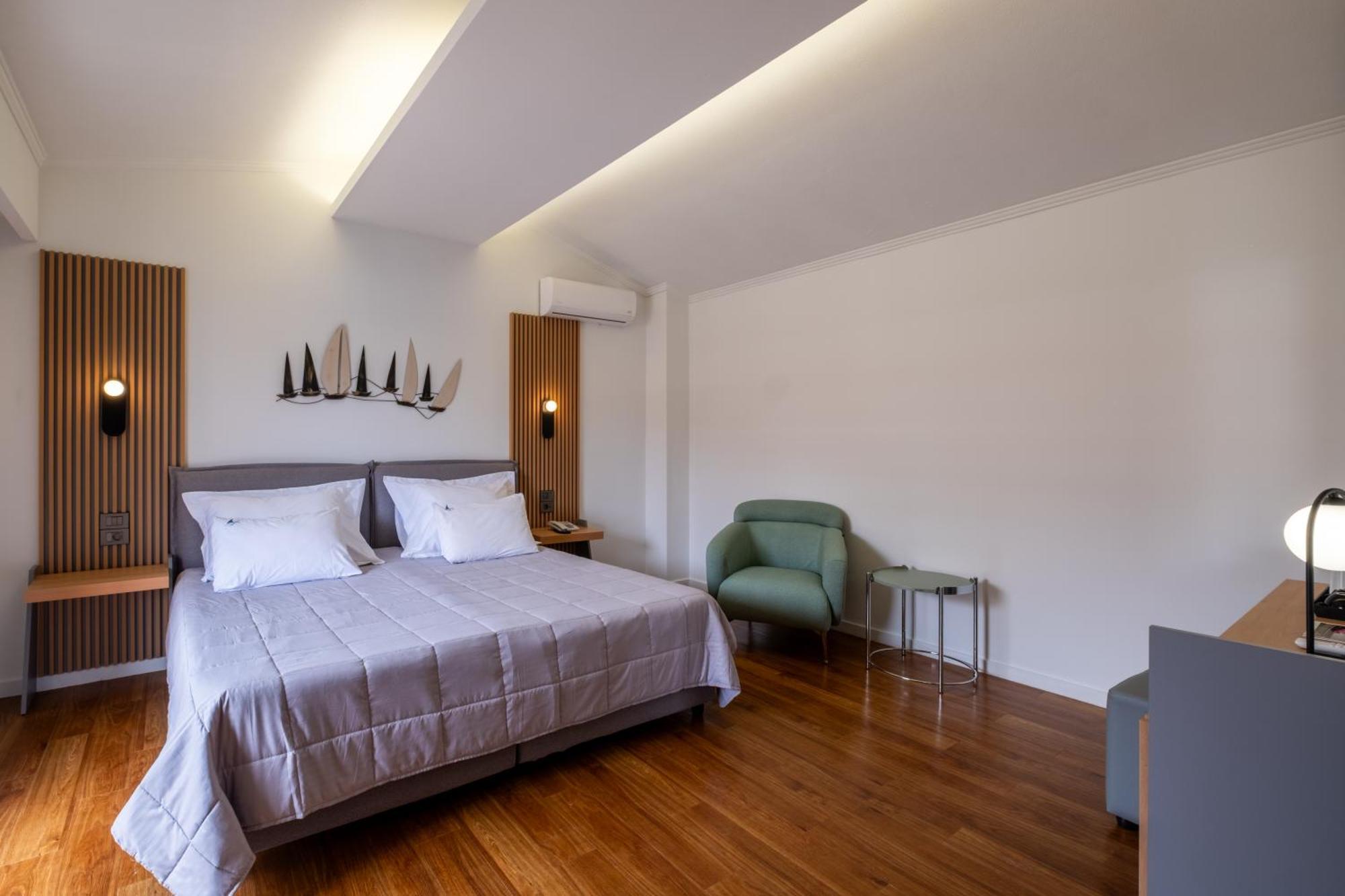 Double or Twin Room with Partial Sea View
